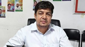 বাচ্চাদের বাচ্চা শাপলা উপহার দিলেন