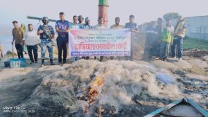 রাজবাড়ীতে নিষেধাজ্ঞা অমান্য করে চলছে ইলিশ ধরা